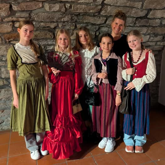 You are currently viewing Jugendgruppe der Jagsttalbühne im Kostüm